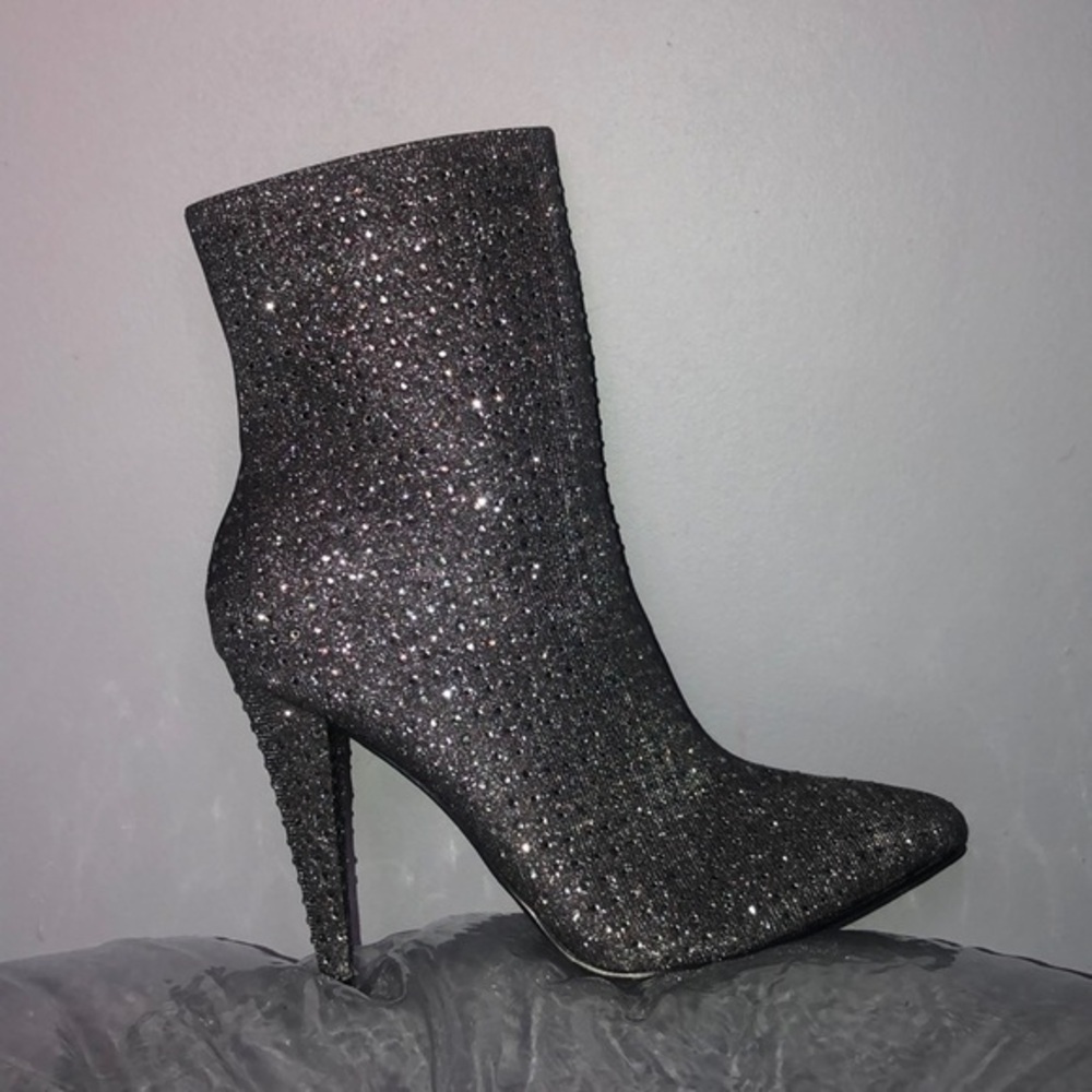 Point toe heels
